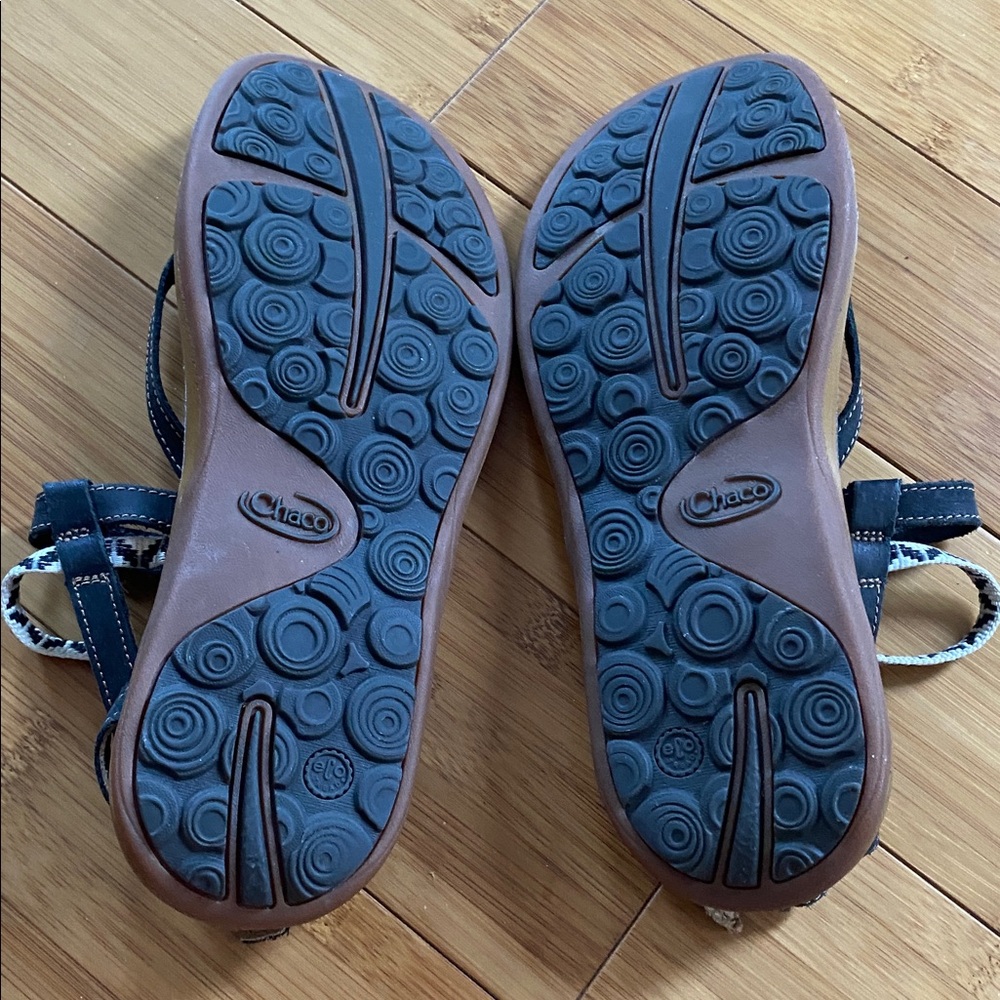 Beautiful Chaco sandals - Picture 4 of 8